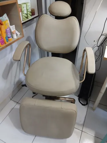 Cadeira design sobrancelha e maquiagem etc...