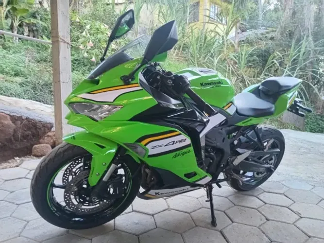 Vendo Moto Kawasaki Ninja ZX-4R R 2026 - Apenas 3.700 km