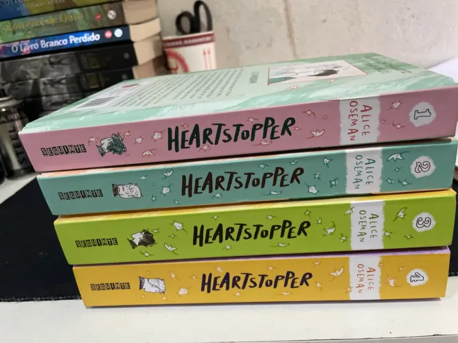 4 volumes Heartstopper