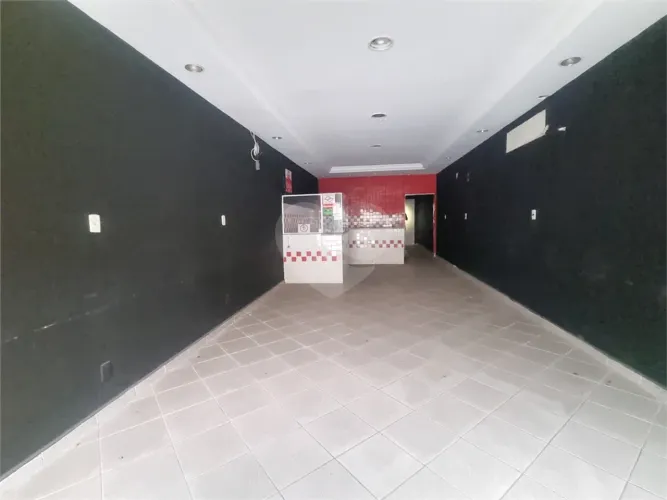 Loja à venda ou para locação em Centro - SP