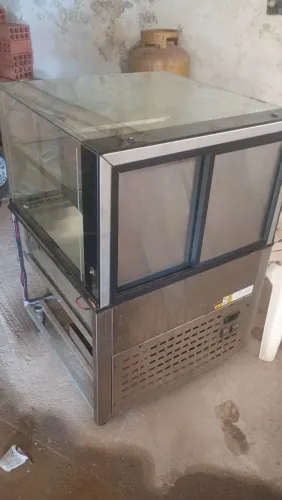 VITRINE REFRIGERADA GO COFFE RODRIAÇO SEMI NOVA!! 68x69x1.04 medida dela
