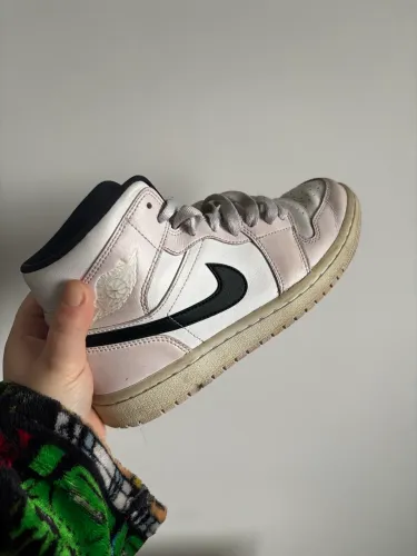 Jordan feminino 37