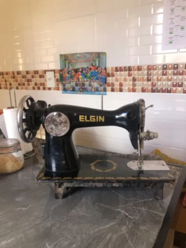 Máquina de Costura Retrô Elgin