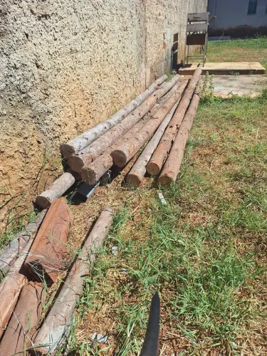 Tábua e pau de escora