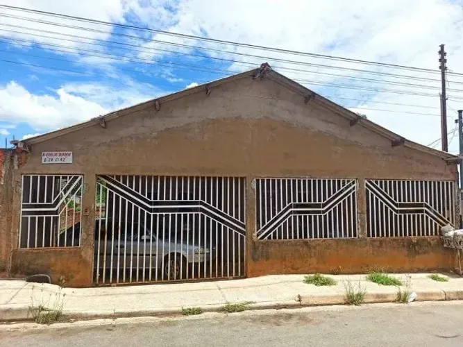 VENDE-SE UMA CASA NO BAIRRO NOVO PARAÍSO II, CUIABÁ.