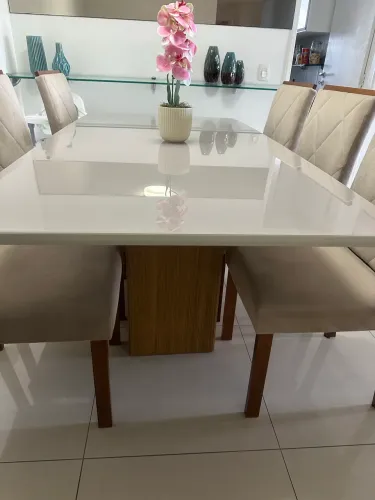 Conjunto Mesa + 06 cadeiras novíssima
