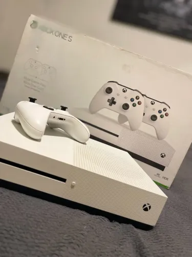 Xbox One S + 1 Controle 1TB