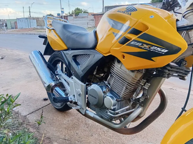Vendo ou troco CBX 250 twister  