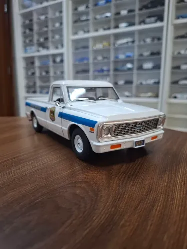 Miniatura Police Greenlight 1/24 Chevrolet C-10 Pick-up 1972