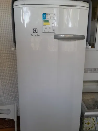 Freezer vertical seminovo, Eletrolux Cycle Defrost 234 Litros, 1 porta, 7 gavetas, 127volt
