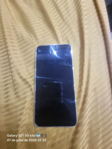 Smartphone Samsung Galaxy S22 5g 128g pequeno quebrado na traseira e na frente mas funcion