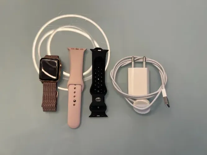 Apple Watch Series 3 38 mm rosé com carregador original e pulseiras extras