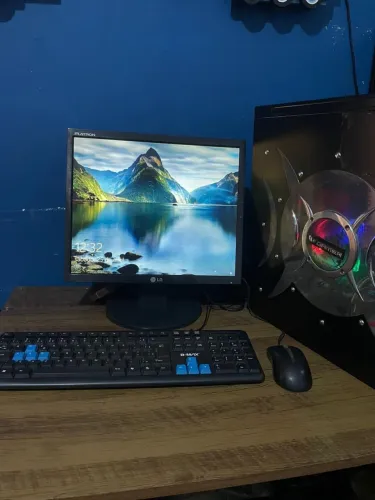 Vendo pc usado, bom para estudos e bem barato. Quer saber mais chama no WhatsApp 