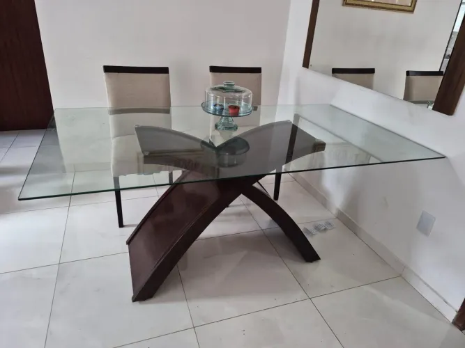 MESA DE JANTAR EM PERFEITO ESTADO DE NOVO. BASE EM MADEIRA. 1,80X1,000