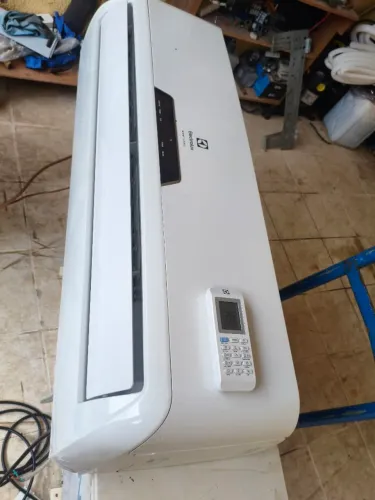 Ar condicionado abaixo do preço, compressor está perdendo compressão.