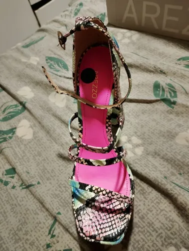 Sandália salto alto animal print 