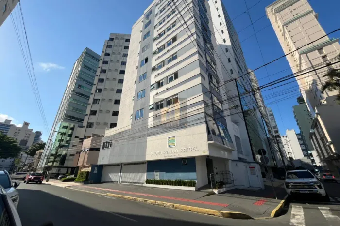 01 Suíte + 01 Demi-Suíte