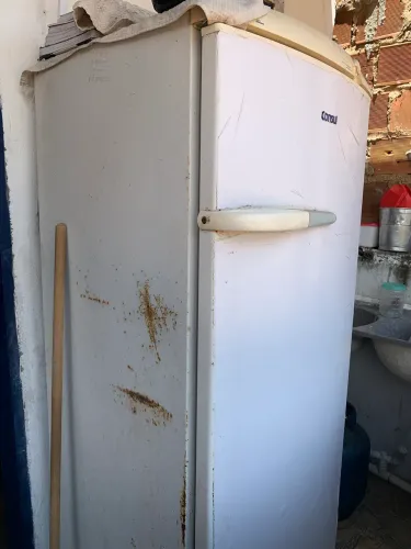 Geladeira com defeito