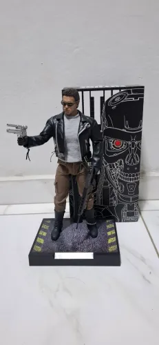 Boneco Exterminador do Futuro Custom 1/6 (ler)