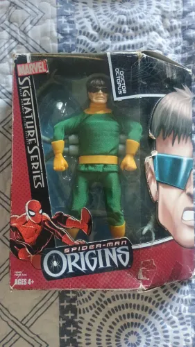 Boneco Marvel Spiderman Origins doctor octopus .