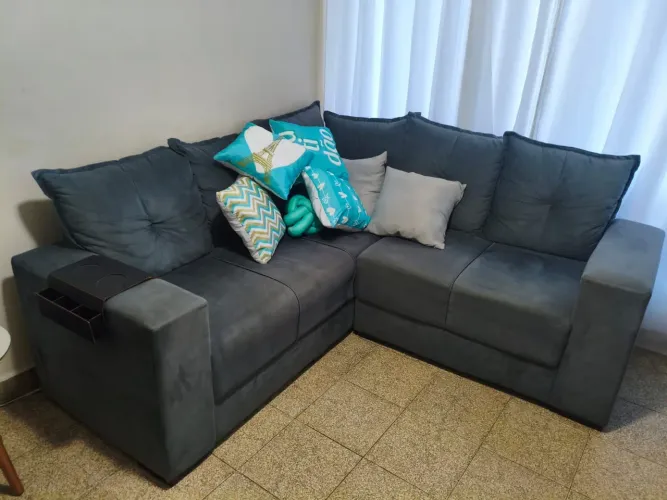 Sofá L semi novo
