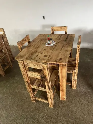 Mesa rústica de madeira 4 lugares
