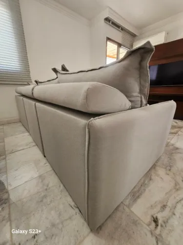 Sofá Retrátil 3 módulos, com uma chaise de canto fixa