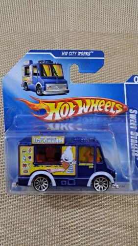Miniatura Hotwheels Sweet Streets (Lacrada) 1/64