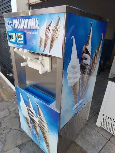 Máquina italianinha ano 2015 220 voltes monofasico
