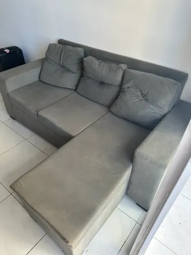 Sofá 3 lugares com chaise cor chumbo