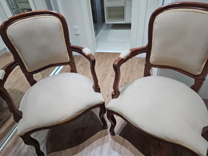 Par de poltronas/cadeiras com braços Luiz VI