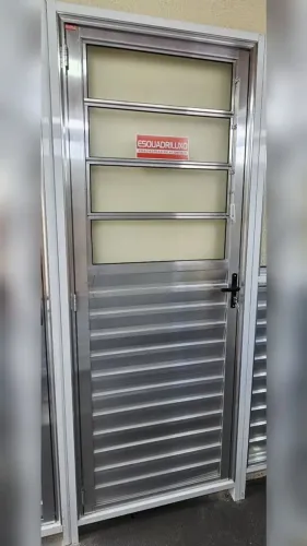 PORTA ALUMINIO BRILHANTE 210X80  R$ 489,99