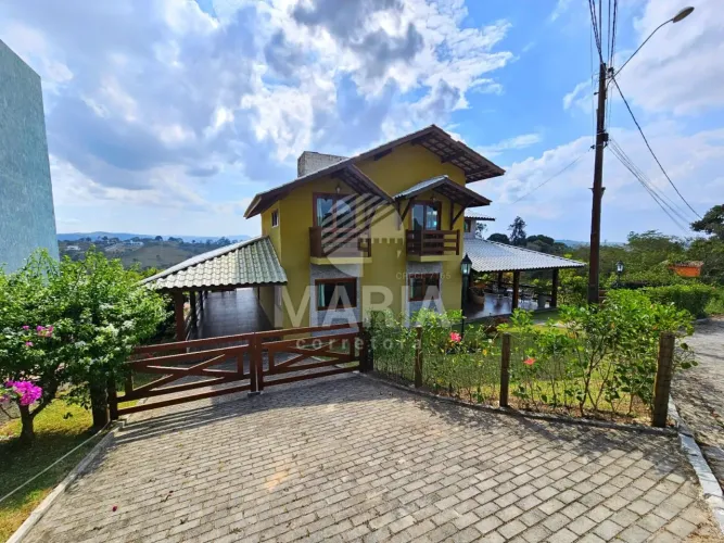Casa à venda em condomínio fechado com 04 quartos - Chã Grande!