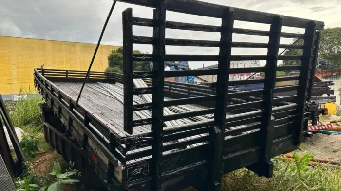 Carroceria De Madeira Para Caminhão. Aceito Propostas!!!