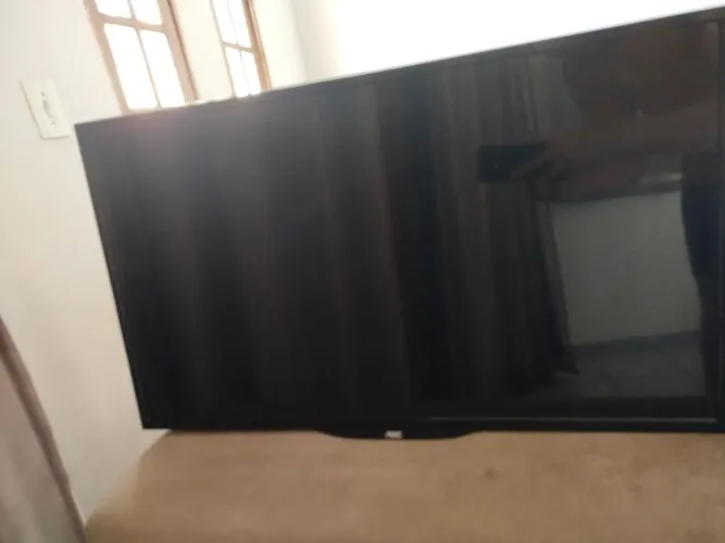 Televisão LCD semi-novo 32 polegadas marca AOC , não é smart.