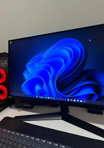 Monitor LG UltraGear 27" 180Hz - Estado de Novo!