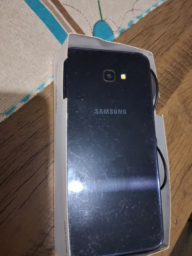 Samsung Galaxy J4+ usado