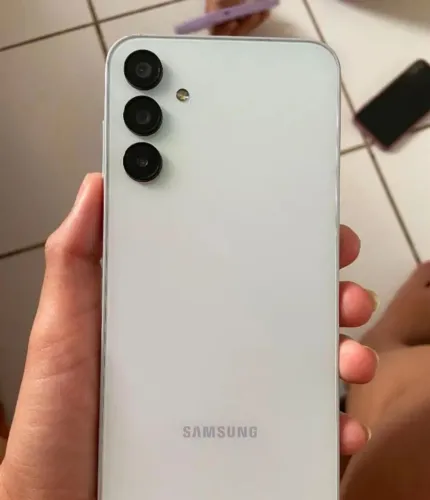 Vendo Samsung A15 5g 256 gb, única dona, com acessórios, 850 facilito cartão
