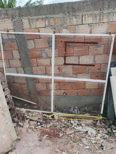 Vendo grande reforçada. Retirada no bairro CDI jatobá ao lado da alma viva do barreiro