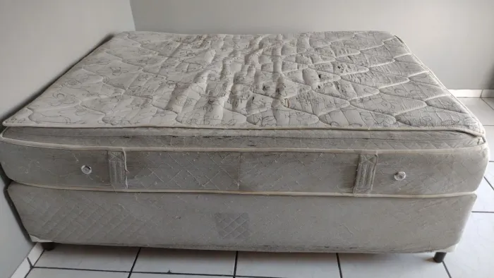 Cama casal de molas