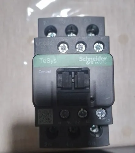 Contator Schneider 220V