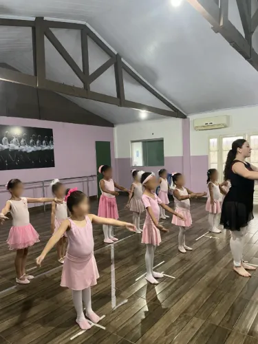 Aulas de Ballet R$ 100,00 - Jd.Guanabara - R$ 90,00 para pgt em dia.
