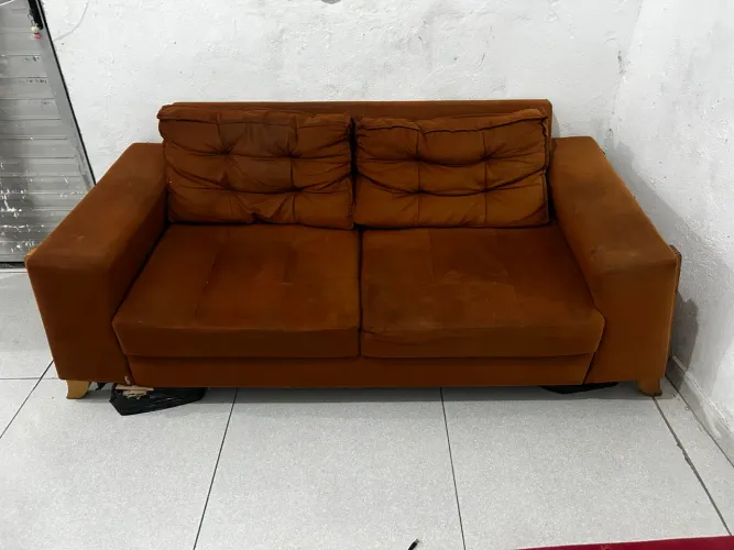 SOFÁ MODERNO (detalhes na legenda). 