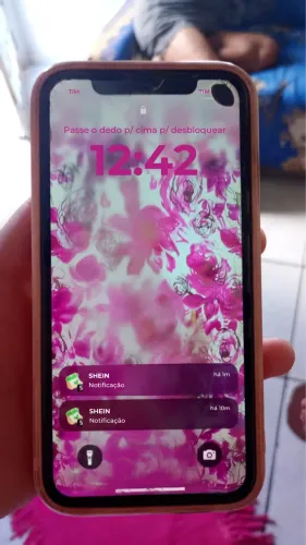 iPhone XR 64GB - Face ID OK-Trincado atrás e frente ,mancha que não atrapalha