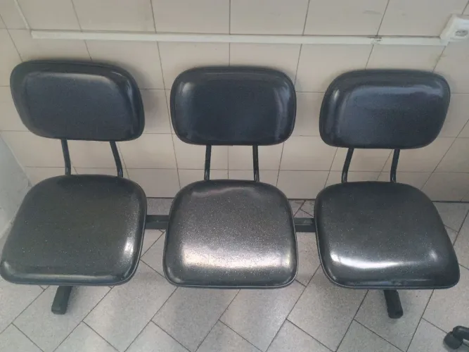 Cadeira de 3 acentos 
