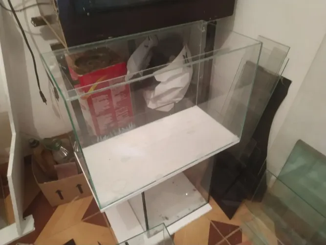 Aquário de 60x30x40.