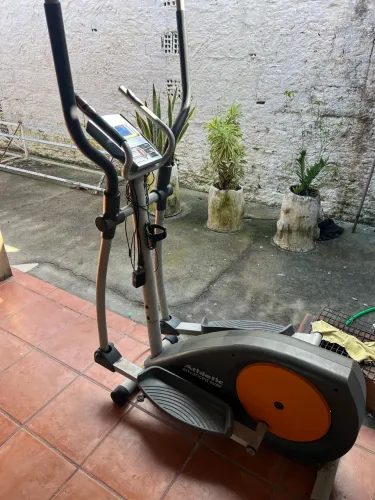 ELÍPTICO (EQUIPAMENTO DE CARDIO)