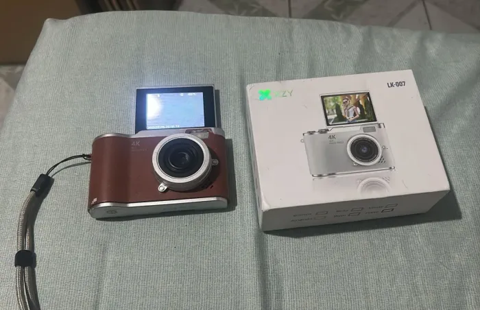 Câmera Digital Vintage XZY LK007 - Nova + Cartão 32GB (Completa!)