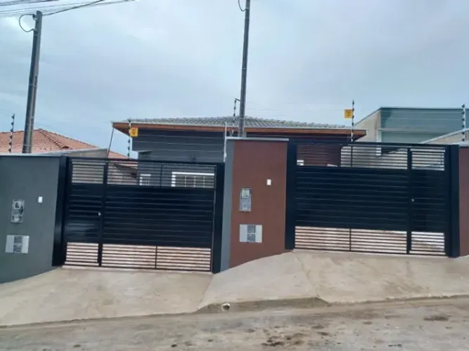 Excelente Casa de 2 dormitórios no bairro Jardim Continental 2
