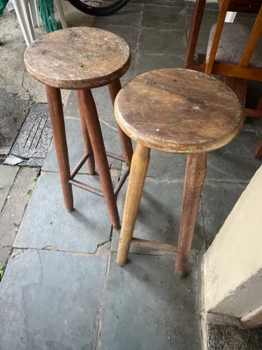 Banquetas de madeira